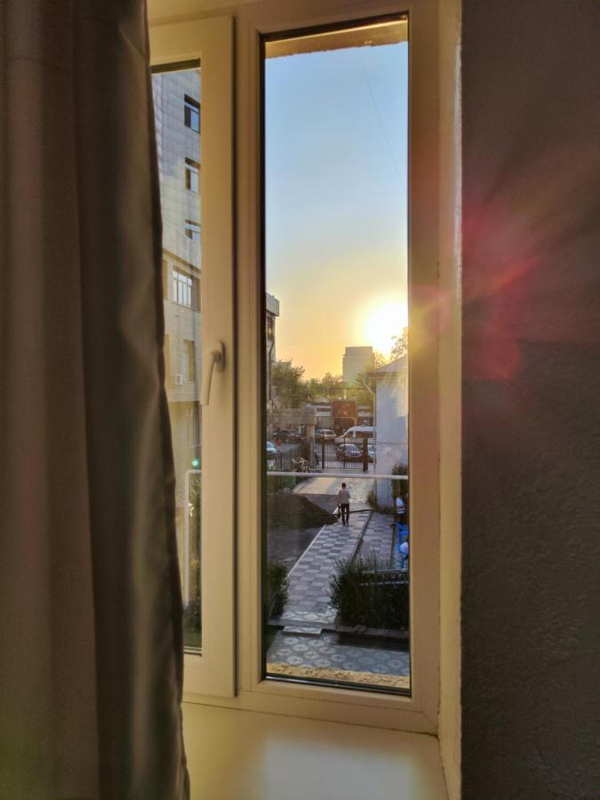 Nomad Inn Bishkek Ngoại thất bức ảnh