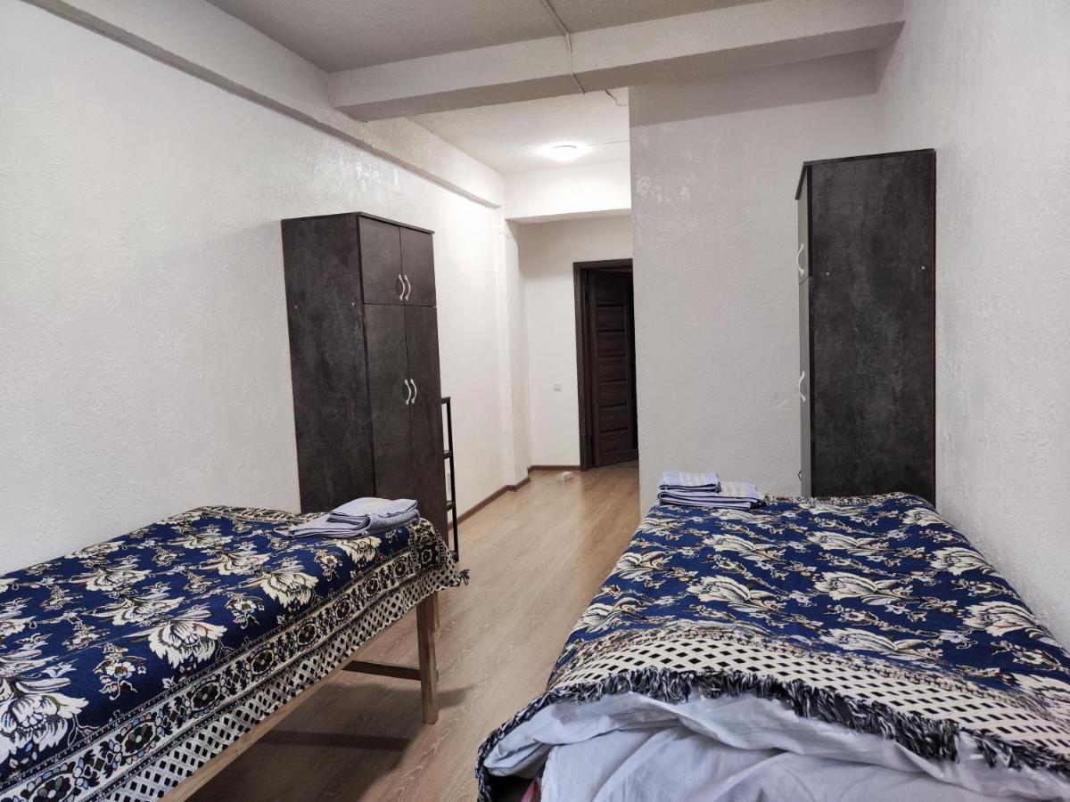 Nomad Inn Bishkek Ngoại thất bức ảnh
