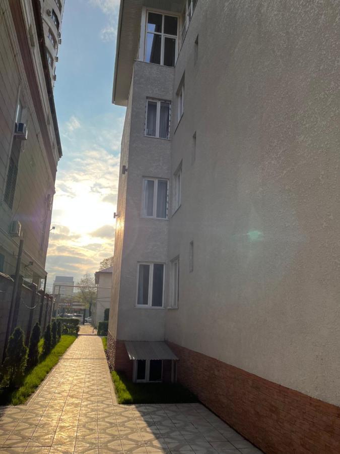 Nomad Inn Bishkek Ngoại thất bức ảnh